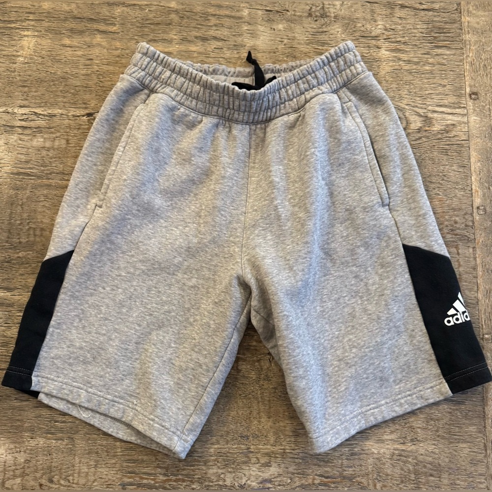 Adidas Men’s Heather Gray and Black Terry Shorts - Small